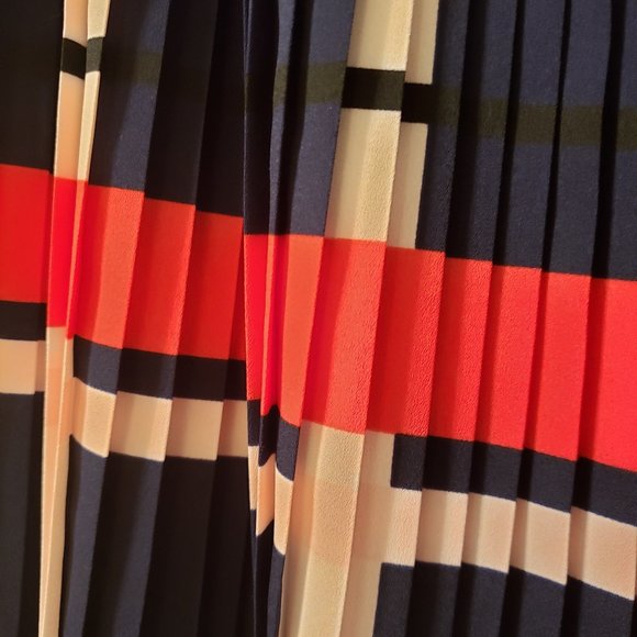 🍋Banana Republic Pleated Skirt - Navy, Red, Pink, Black (Size 8) - Picture 3 of 7